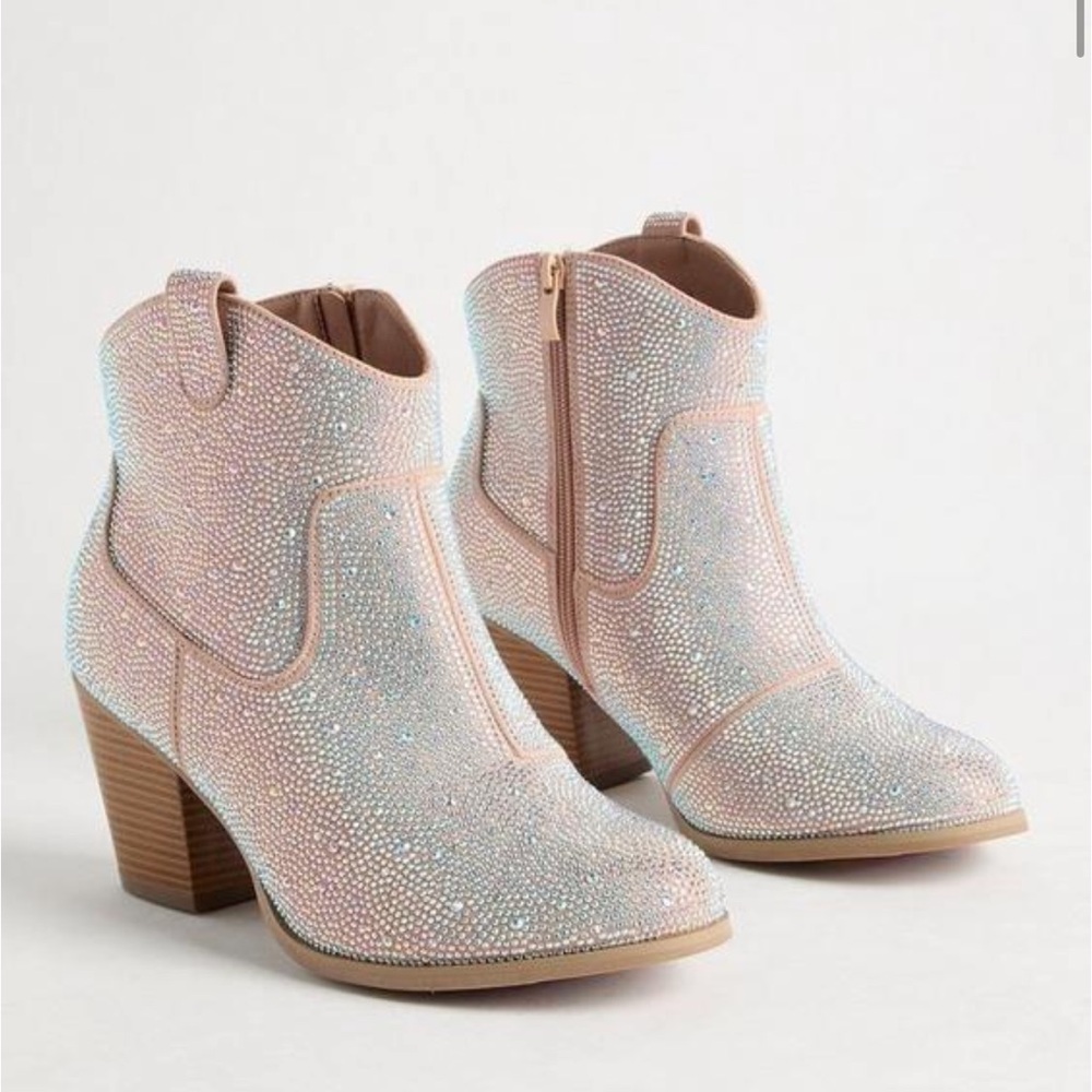 Silver Tan Ankle Boots with Chunky Heel and V-Cut Shaft